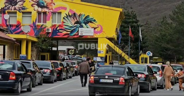 Çfarë po ndodh në Kapshticë? “Paralizohet” kalimi drejt Greqisë
