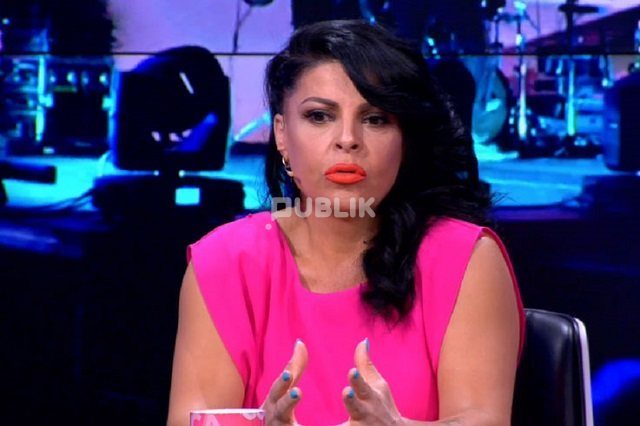 Aurela Gaçe shpërthen pas thirrjes së protestuesve për bojkot të koncertit