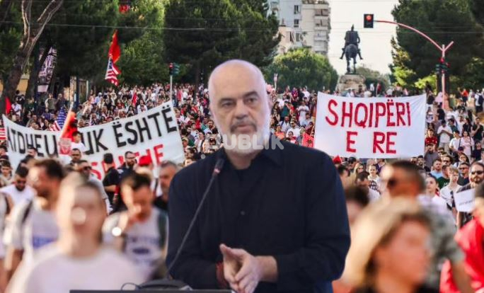 Komunikimi politik i Ramës përballë protestës dhe non gratat e para