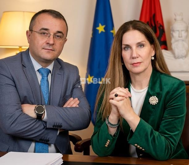 Skandali i milionave te Ministria e Arsimit, shkarkohet Erzen Tola