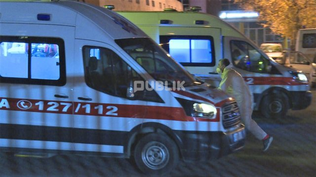 Humb jetën 35-vjeçarja në Tiranë, dyshohet se u hodh nga kati i katërt