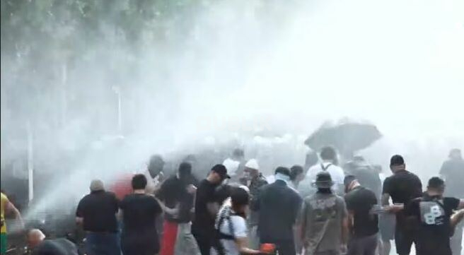 Mbahet sot seanca e fundit plenare, qytetarët në protestë te Kuvendi