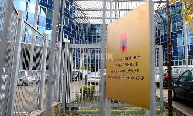 GJKKO dënon 6 zyrtarë të Bashkisë Divjakë, por i shpëton nga burgu