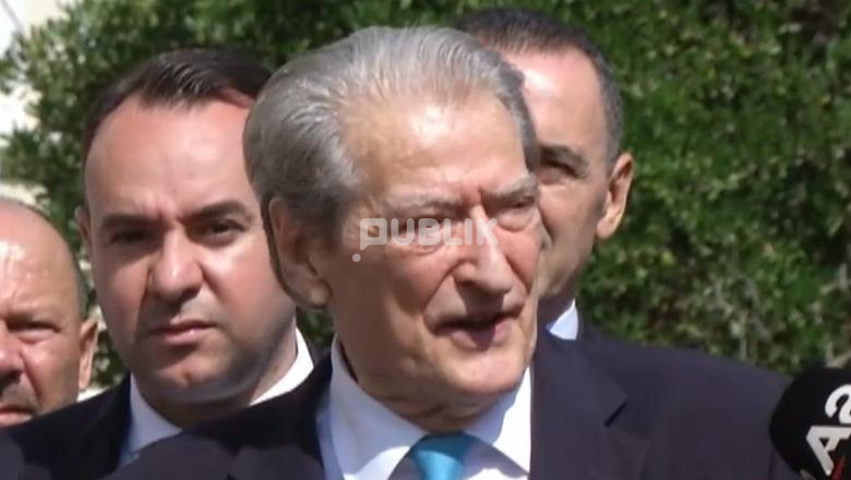 Grupi i PD mbërrin në Kuvend, Berisha: Të shkrihet Parlamenti!
