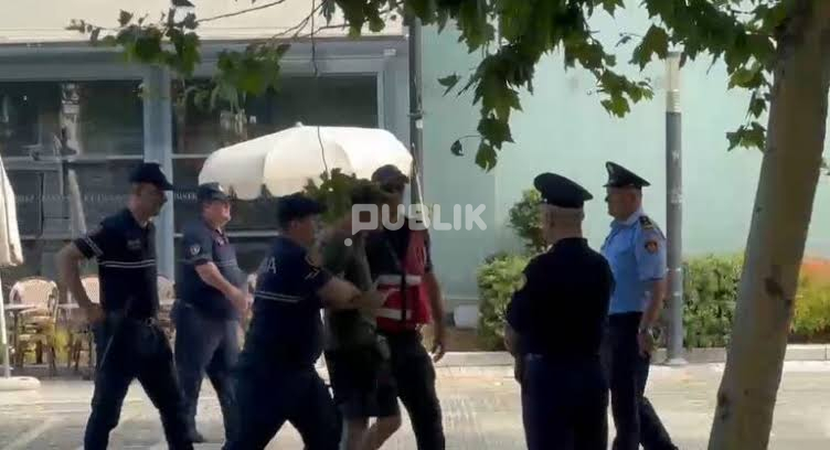 Tensione para Kuvendit, një protestues i gjakosur
