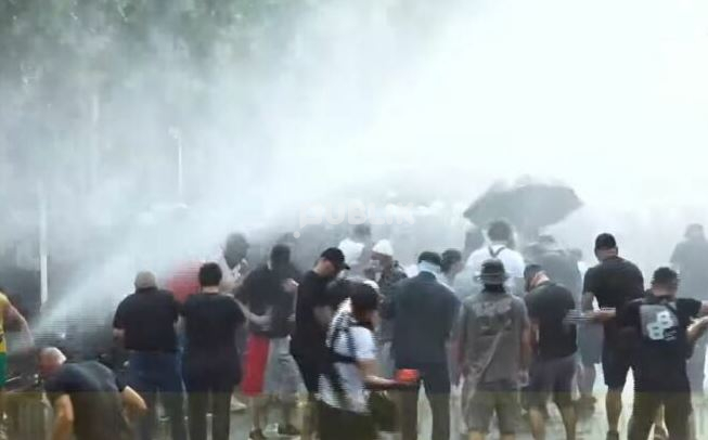Protesta para Kuvendit, 5 qytetarë të shoqëruar nga policia