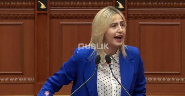 Ina Zhupa “gozhdon” Pirro Vëngun: Ku janë dy avionët për zjarret?