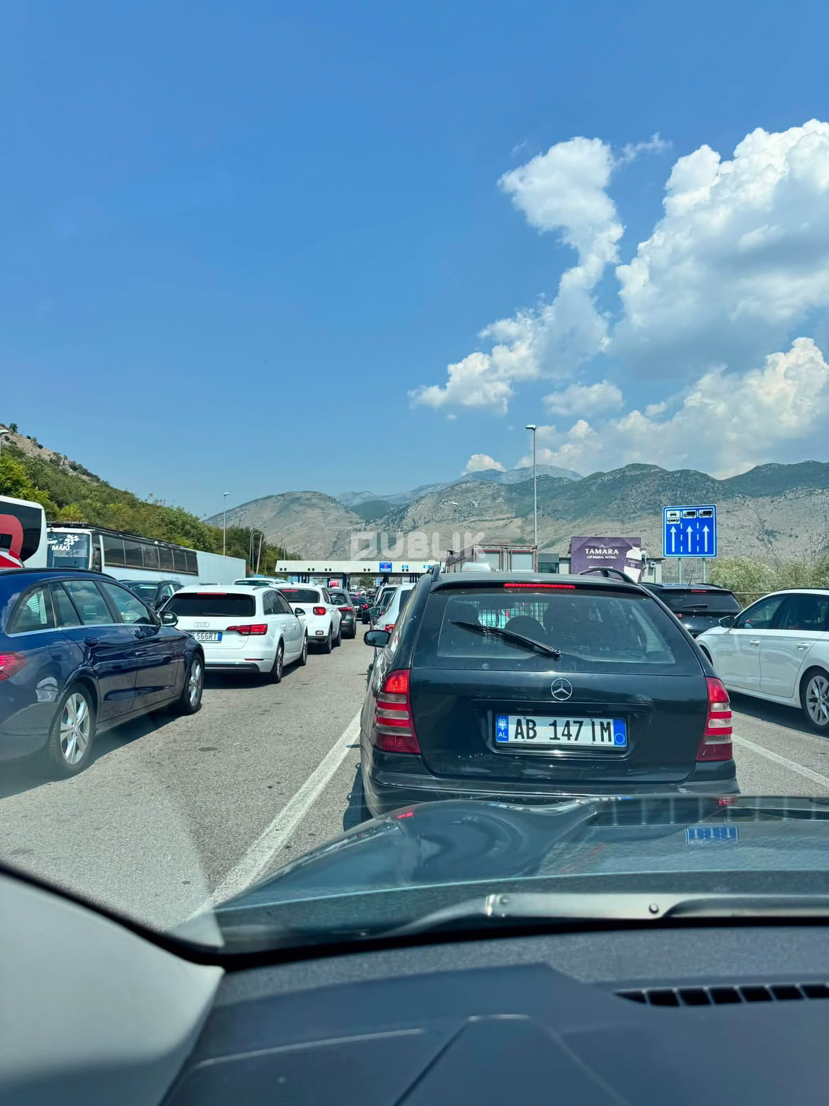 Radhë kilometrike në Han të Hotit, qytetarët presin deri në 1 orë
