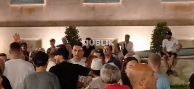 Tensione në protestë, Sali Lushaj përplaset fizikisht me Dritan Goxhajn