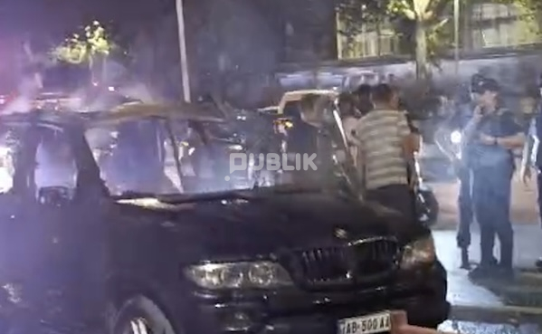 Shpërthim i fuqishëm në Tiranë, digjet një automjet