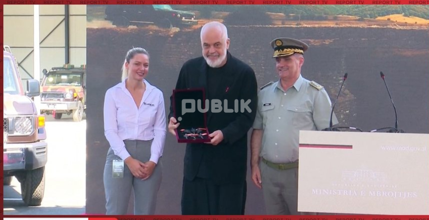 Kompania e kryeministrit që prodhon makina ushtarake,paguan punonjësit 800 €