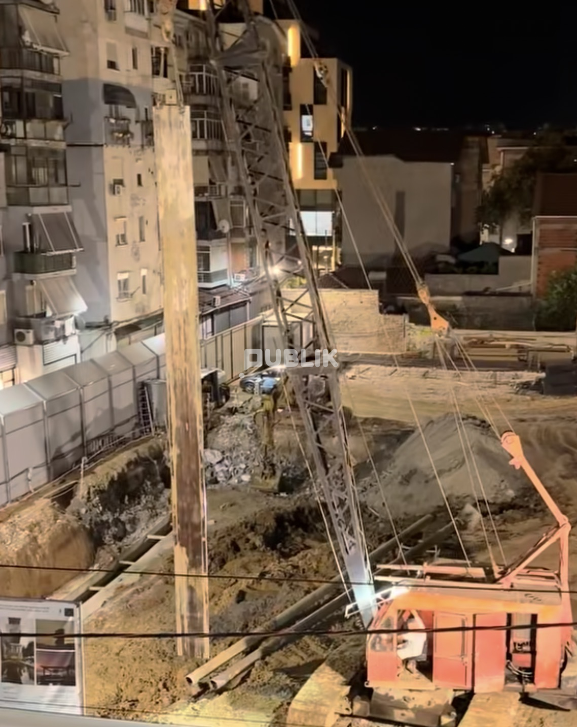Tiranë/ Makineritë ndizen dhe fillojnë punën në orën 5 të mengjesit