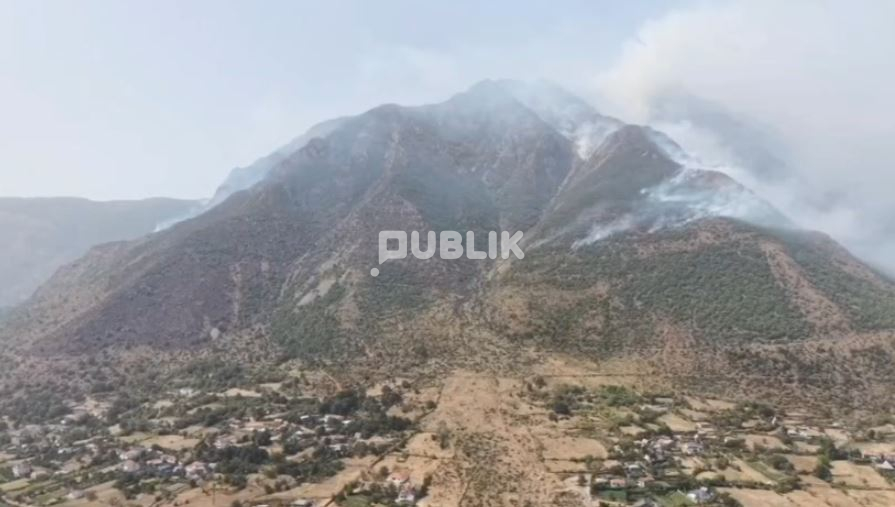 Del jashtë kontrollit zjarri në Vajkal të Bulqizës