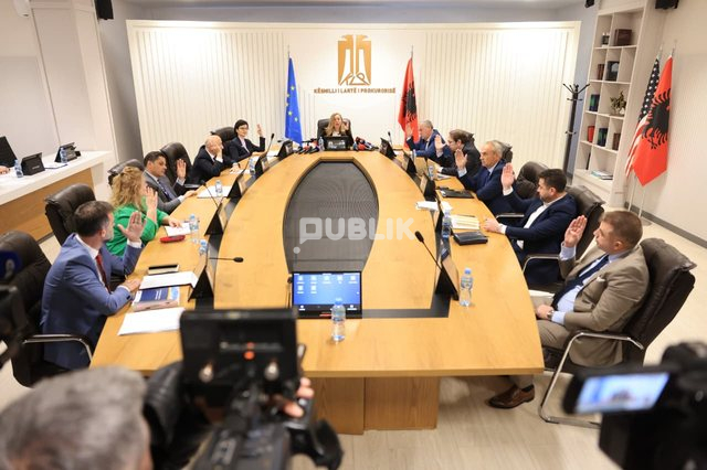 Anëtarët e KLP sa qesharakë, kërkojnë përjashtimin e njëri-tjetrit