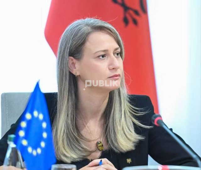 Ministrja , Erjona Ismaili jep dorëheqjen si bashkëkryetare e PS