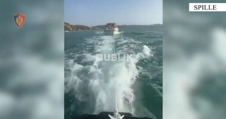 Policia shpëton 8 persona në det, skafi u mbush me ujë