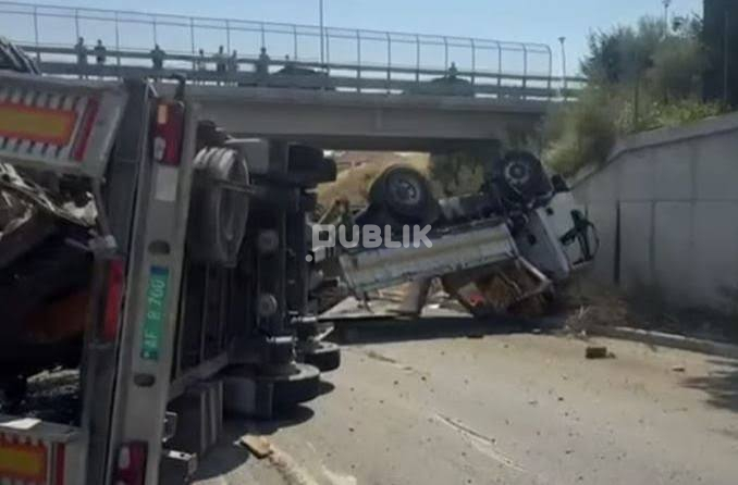 Aksident në Unazën e Madhe, përmbyset një makinë dhe një fadromë