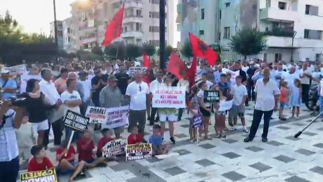 Banorët e Dimalit në protestë, dorëhiqet administratori i Kutallisë