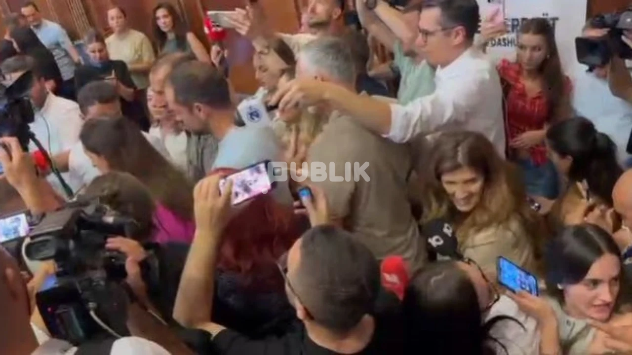 Kaos në Kuvendin e Kosovës, Musliu i hedh ujë Gërvallës