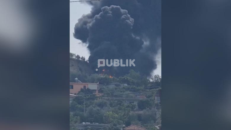 Përfshihet nga flakët autobusi pranë kalasë së Beratit