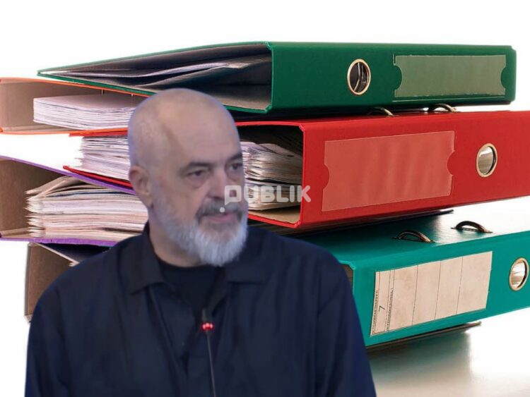 KE kritika qeverisë për prokurimet dhe pronësinë e tokës