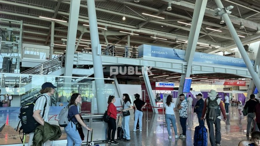 Shqiptarët po ikin, me qindra hoqën dorë nga shtetësia brenda një viti