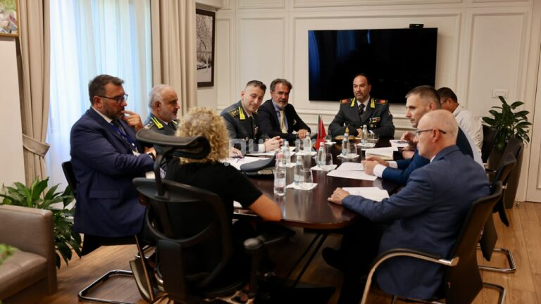 Kryepolici Skënder Hita pret Komandantin e Guardia di Finanza