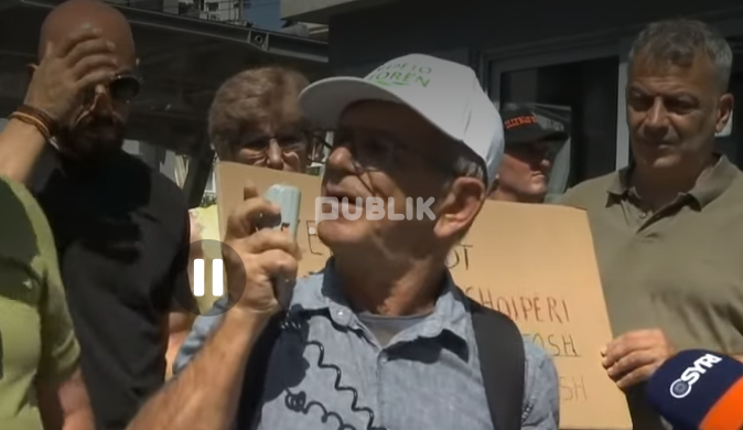 Protestë para KESH, kërkohet largimi i TEC-eve lundruese nga Gjiri i Vlorës