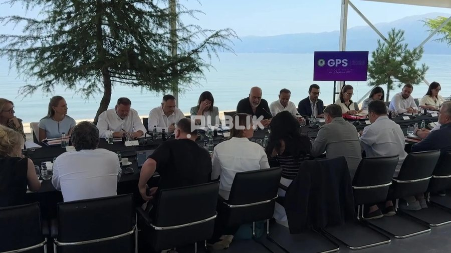 Komandantë, komisarë dhe “tradhtarë”… Rama ngre bunkerin e PS