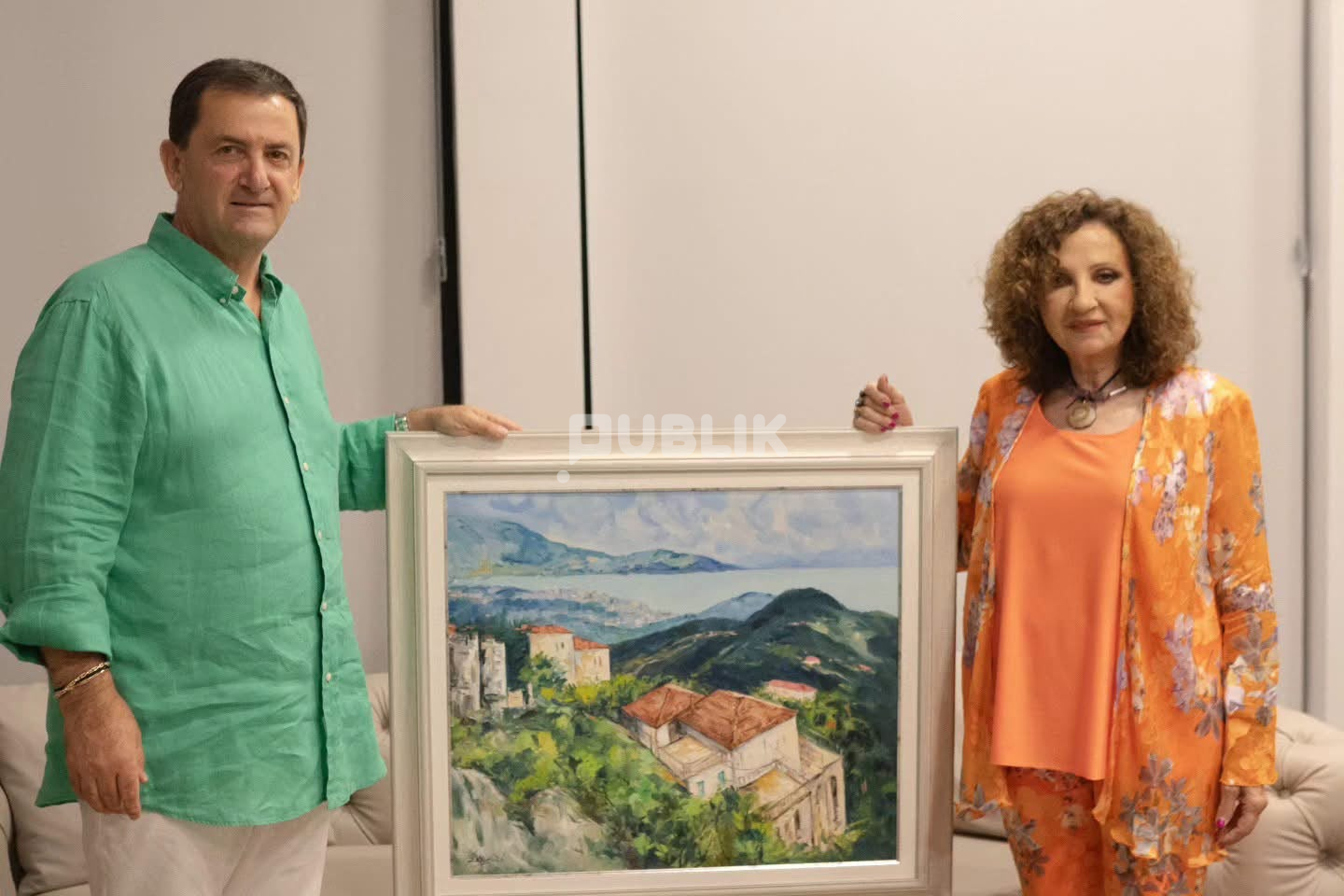 Kryetari i Bashkisë Himarë, Vangjel Tavo, pret ikonën e muzikës greke Glykeria