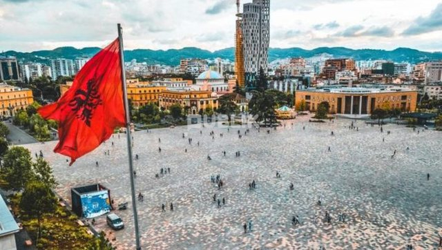Shqiptarëve u duhen 28 mijë dollarë në vit për të arritur “pragun e lumturisë”