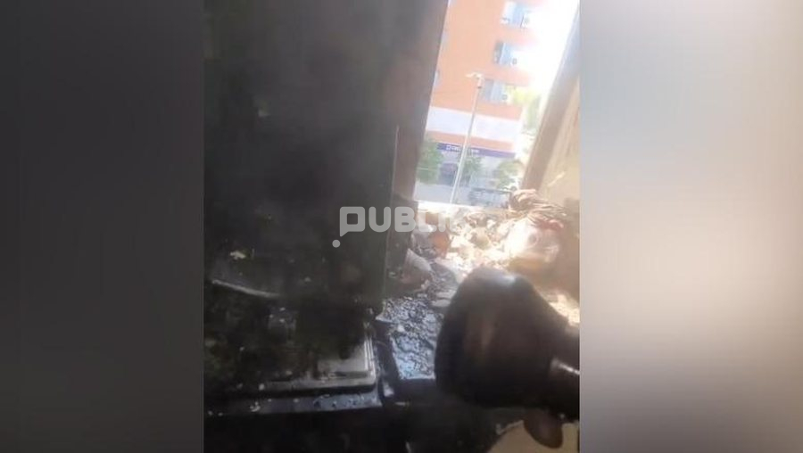 Bie zjarr në një apartament pranë stadiumit “Selman Stërmasi”