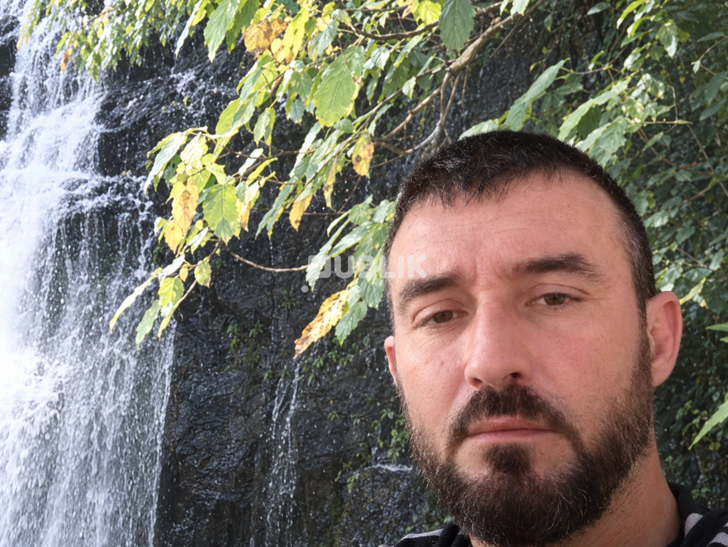 Vrasje me armë zjarri në Sarandë, plagoset edhe një kalimtar