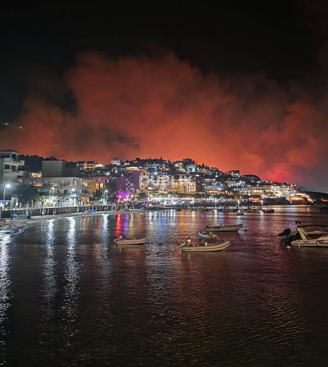 Horror në Himarë! Digjen dy banesa, rrezikohen 40 të tjera