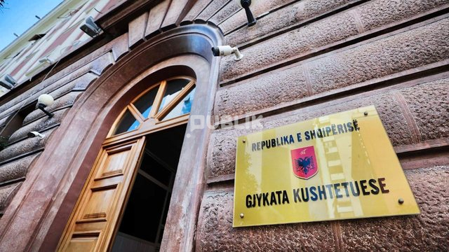Kushtetuesja i vë vulën debatit për pagat e magjistratëve