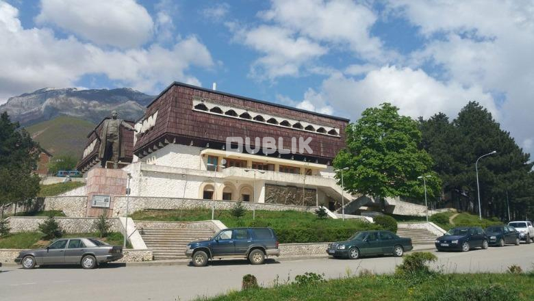 Arrestohen 2 zyrtarë të Bashkisë së Tropojës