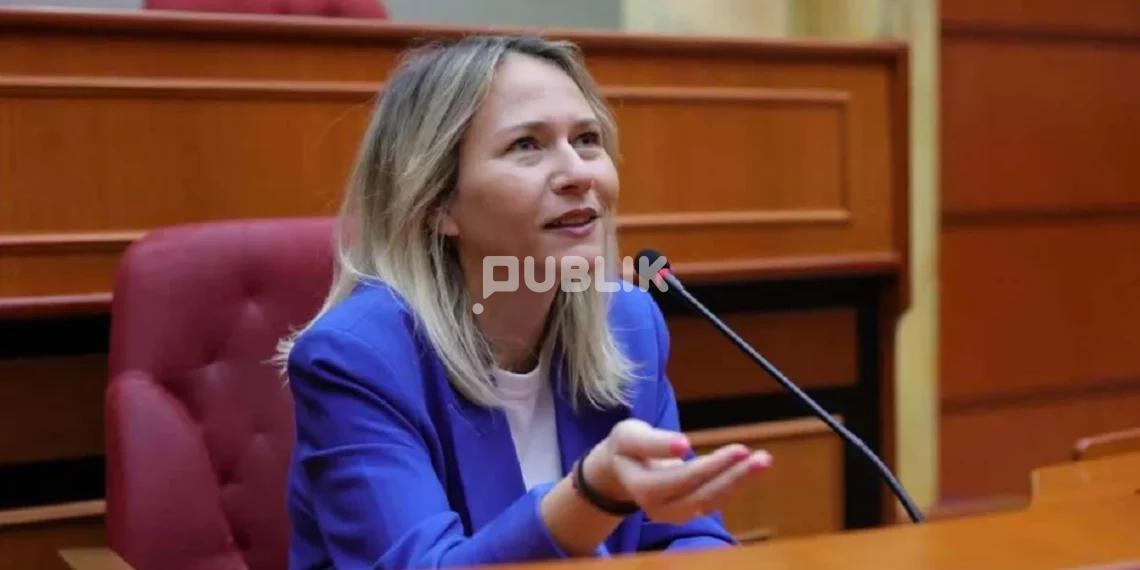 Ristani me qoka para largimit, shpalli fituesin 6 mld lekë për një parkim