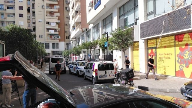 Horror në Tiranë, burri vret me thikë gruan në sy të nipit!