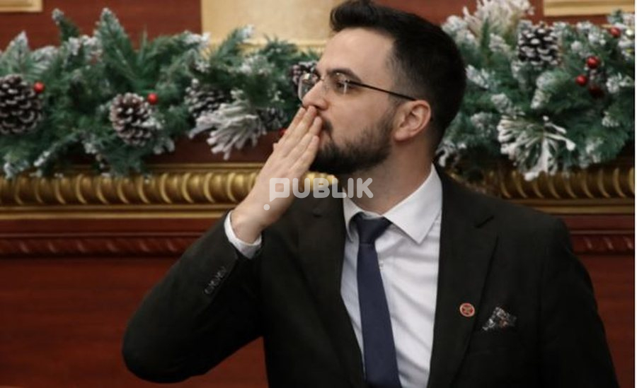 Kushtetuesja e çon deri në fund puthjen e Shananit për PD-në