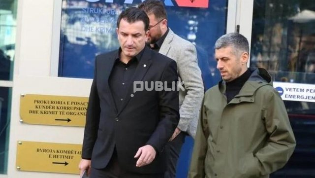 Veliaj komandon Alban Dokushin, Sekretari  i Bashkisë