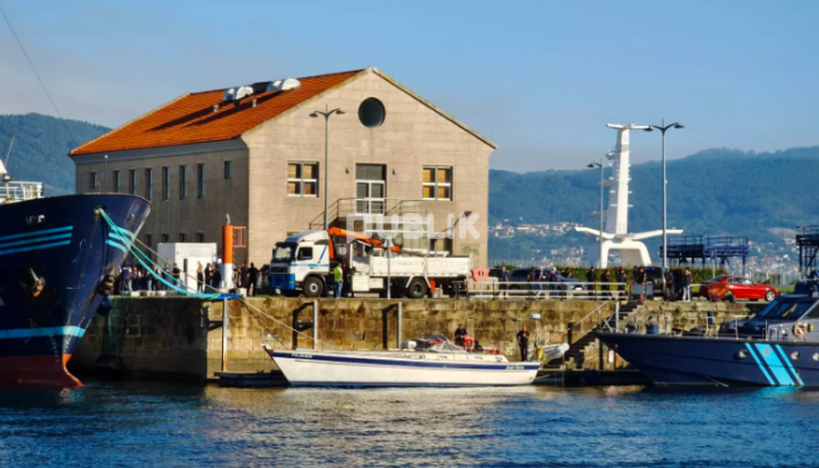 Goditet “narkoveliera” me mbi 2 tonë kokainë në Atlantik