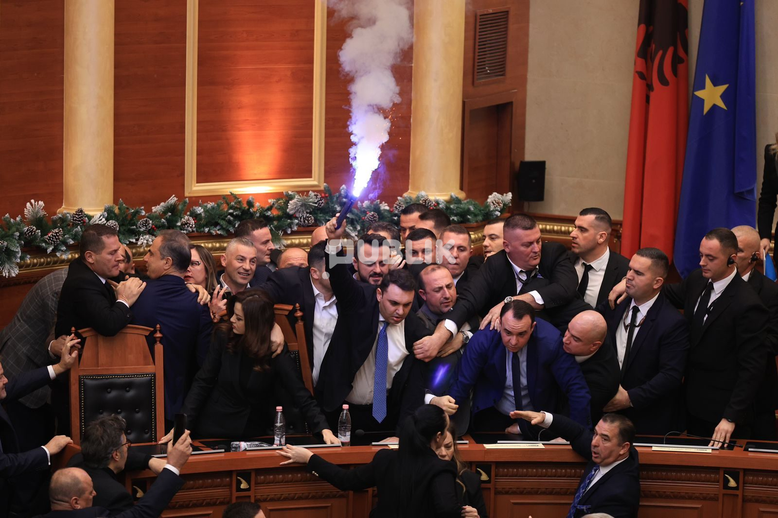 Zbardhen shifrat e të ardhurave të familjarëve të deputetëve të PD-së