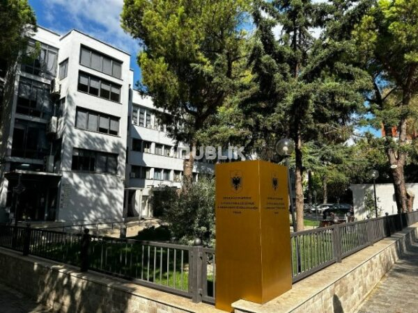 Administrata e Gjykatës Civile të Tiranës në bojkot