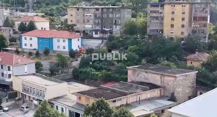Helmohen 120 persona në Fushë Arrëz nga uji i pijshëm