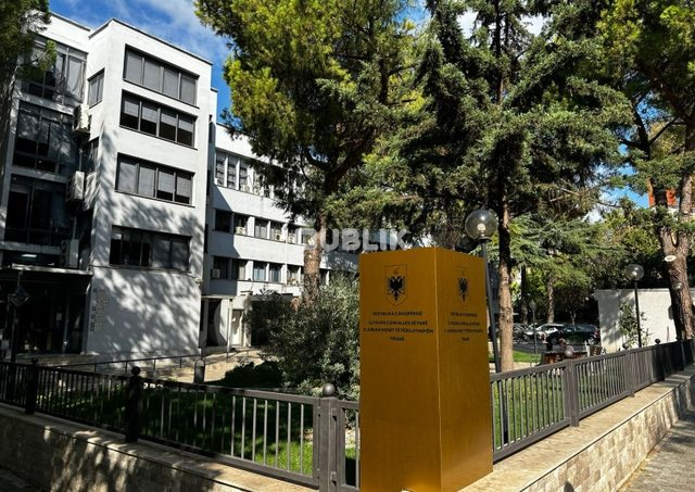 Përplasja e pagave, vijon bojkoti i administratës së Gjykatës së Tiranës
