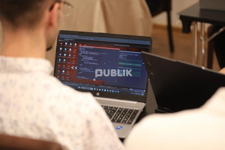 Si po bien shqiptarët në grepin e ‘mashtrimit kompjuterik’