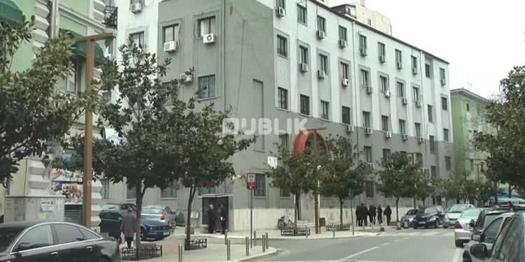 Nisin krisjet në PS, Vullnet Sinaj del hapur kundër Edi Ramës