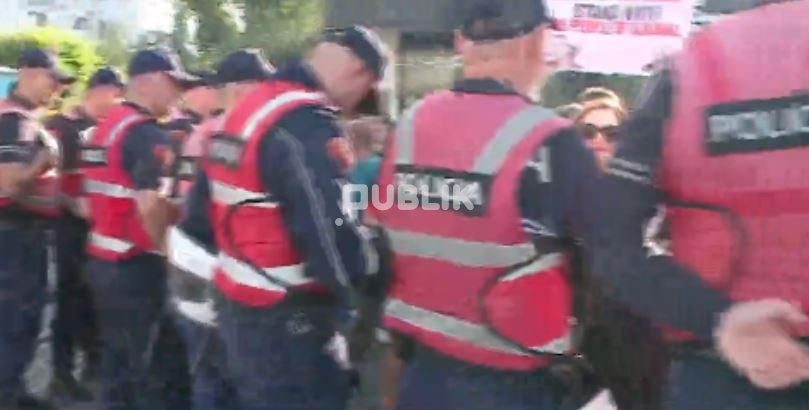 Policia nuk lejon që të protestohet pranë Kryeministrisë