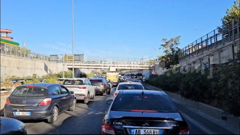 Dita e parë e shkollës paralizon qarkullimin në Tiranë