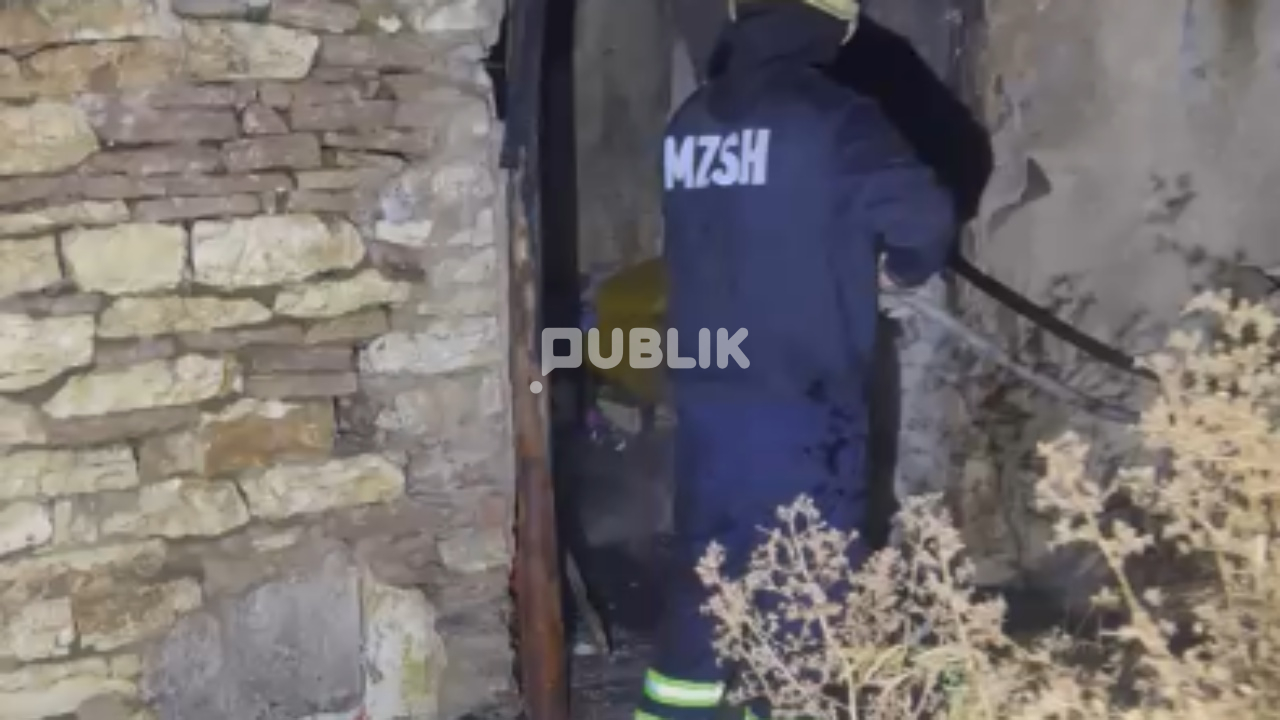 Dy zjarre në Gjirokastër, digjet një automjet dhe një kasolle
